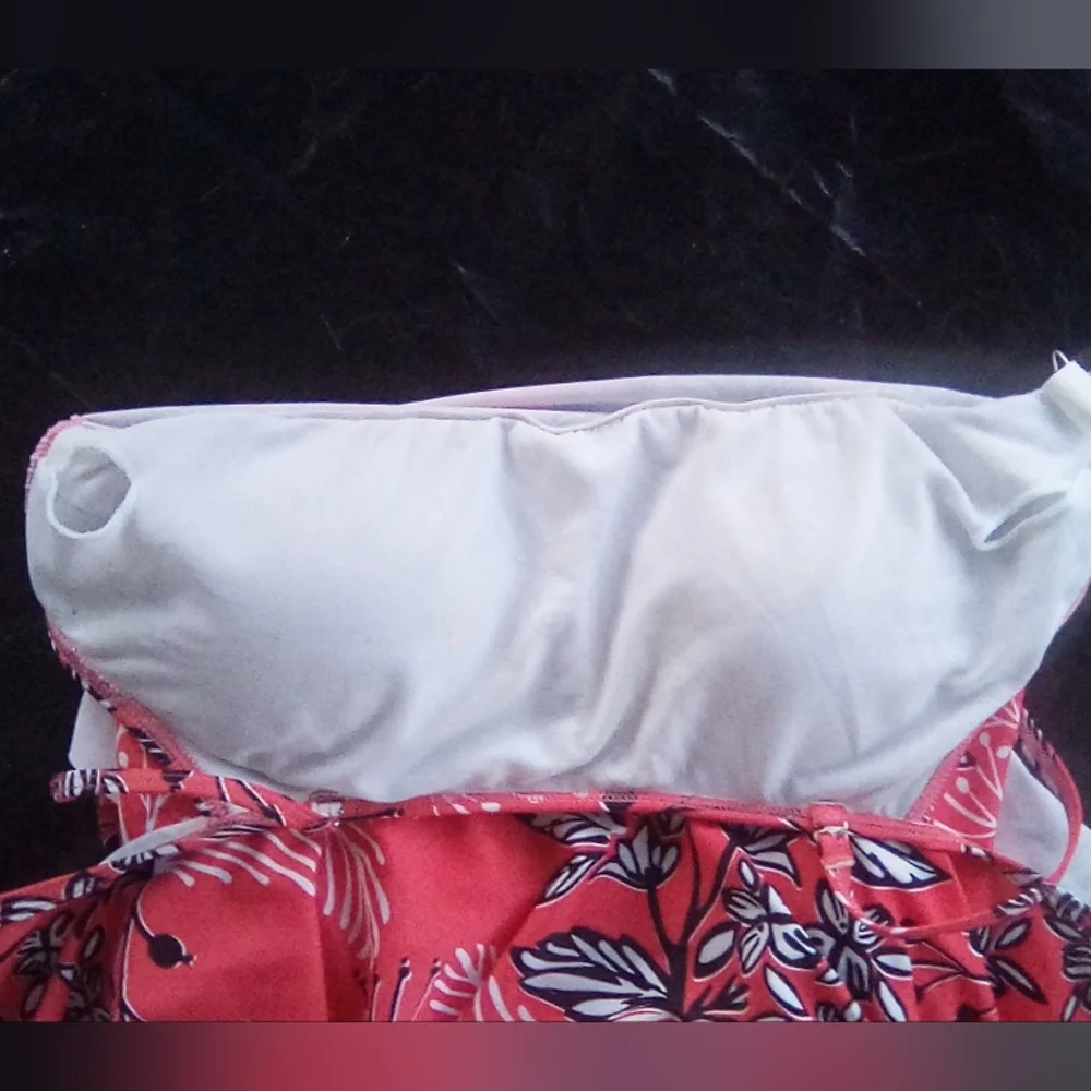 Swimsuit 1-Piece Red & White Ruffles Size Large - Picture 3 of 9